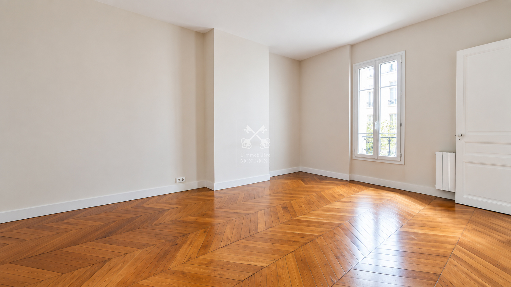 Maison à vendre à Paris, 1 272 m² – photo 1 sur 17